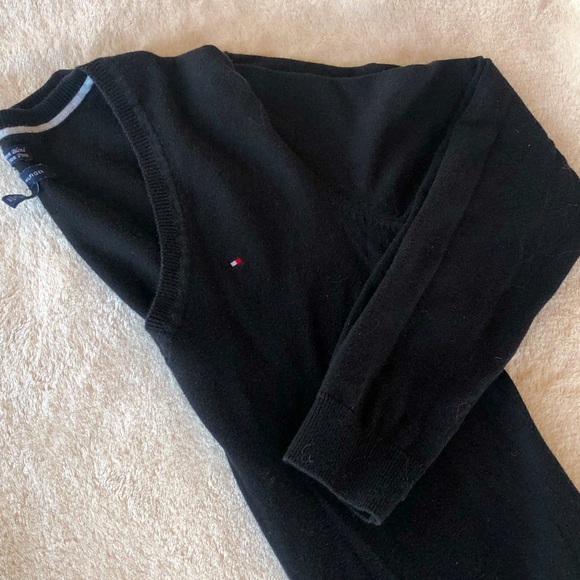 Tommy Hilfiger v-neck sweater - Picture 3 of 4